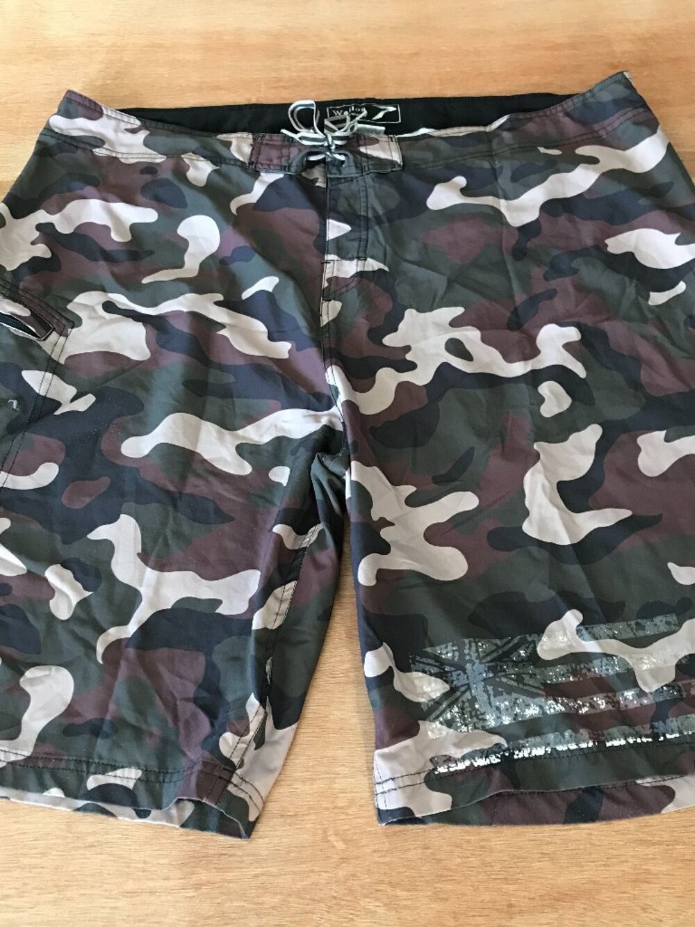 Wailoa Hawaiian Board Beach Shorts Men 42 Green Camouflage Tie Waist Pocket